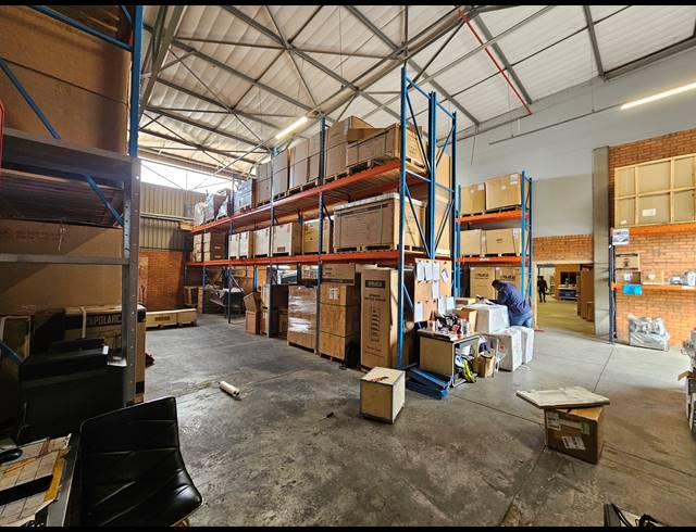 1,020M² FACTORY TO LET IN COSMO BUSINESS PARK